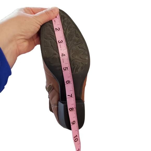 Earth Hawthorne Almond  Leather Zipper Ankle Boots - Picture 5 of 14